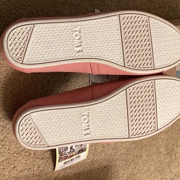 TOMS comfortable canvas shoe NWT - Picture 2 of 4